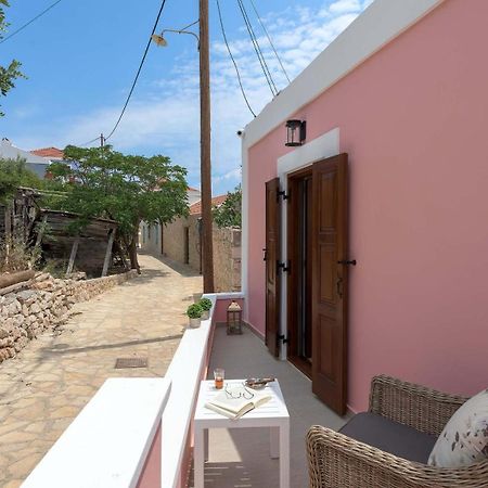 Captain'S Memories Stylish Harbour Apartments Chalki Town Extérieur photo
