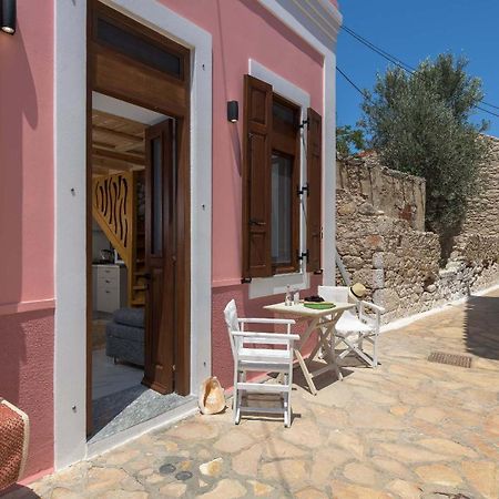 Captain'S Memories Stylish Harbour Apartments Chalki Town Extérieur photo
