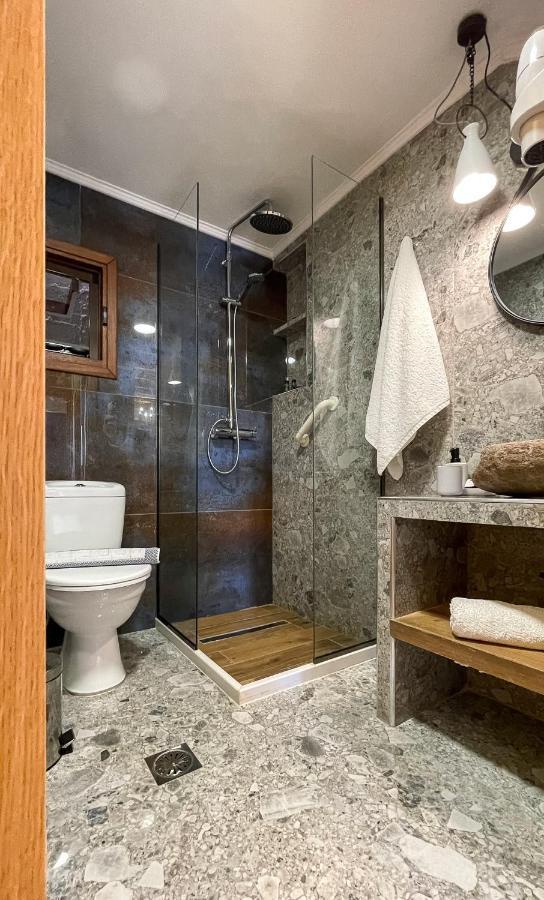Captain'S Memories Stylish Harbour Apartments Chalki Town Extérieur photo