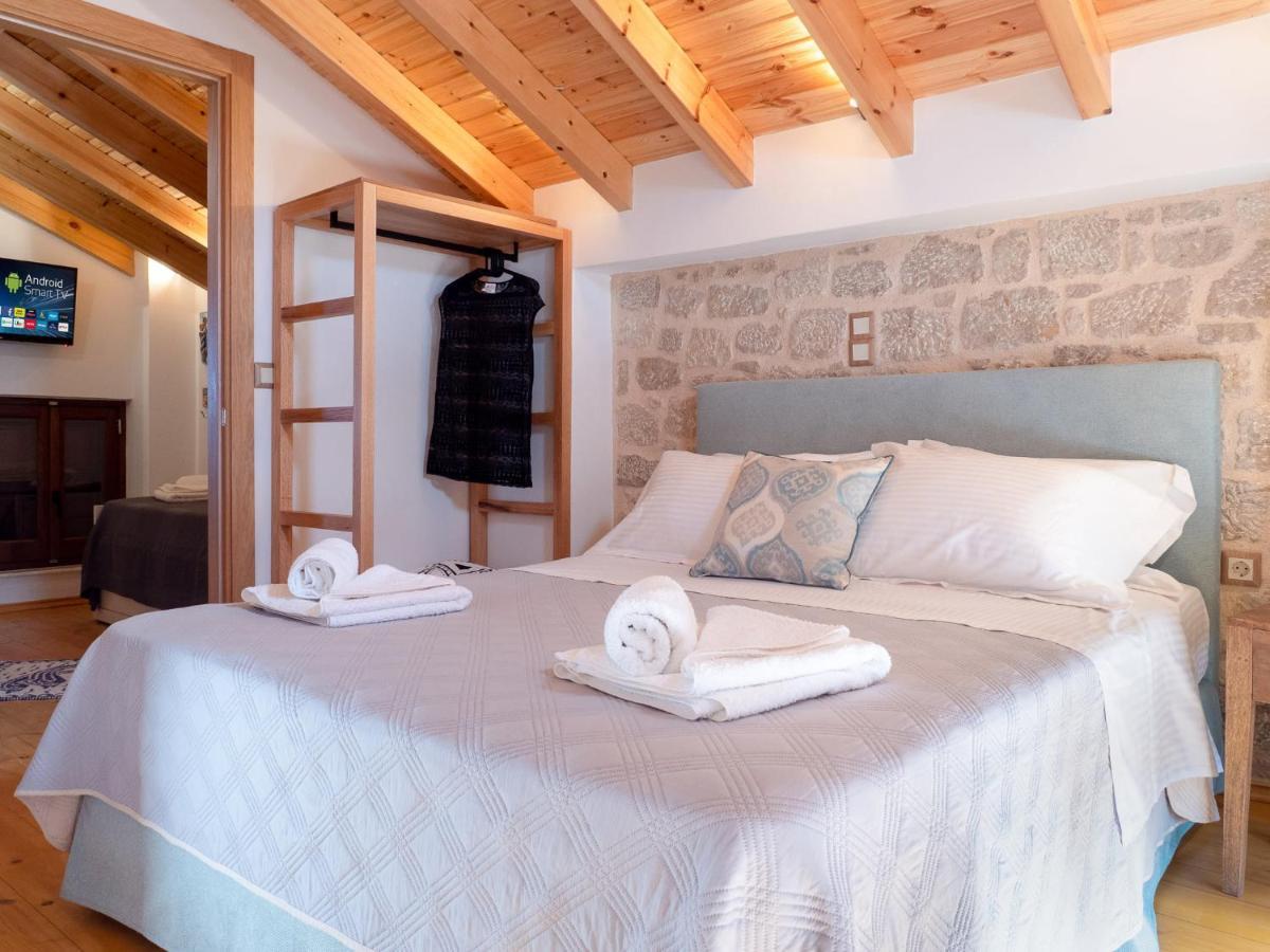 Captain'S Memories Stylish Harbour Apartments Chalki Town Extérieur photo