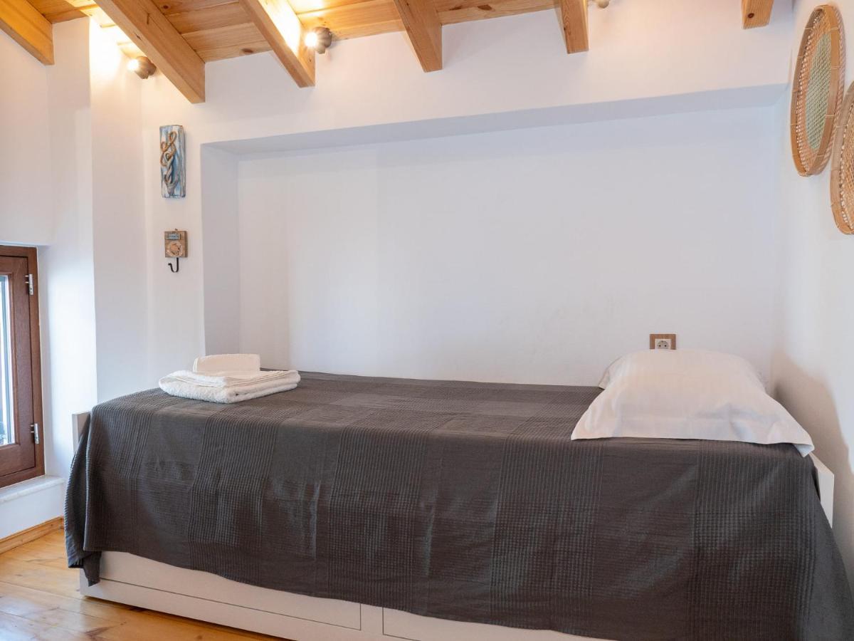 Captain'S Memories Stylish Harbour Apartments Chalki Town Extérieur photo