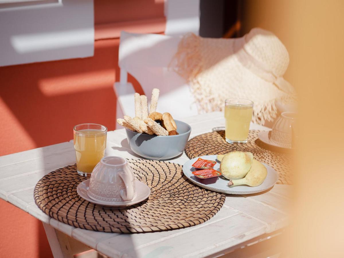 Captain'S Memories Stylish Harbour Apartments Chalki Town Extérieur photo