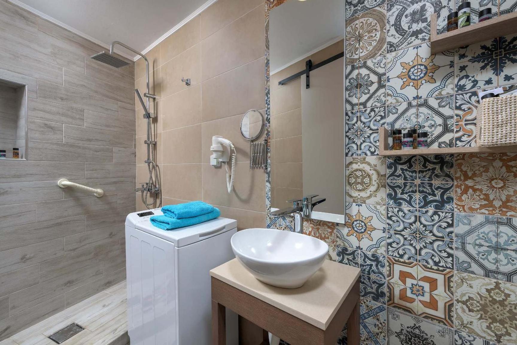 Captain'S Memories Stylish Harbour Apartments Chalki Town Extérieur photo