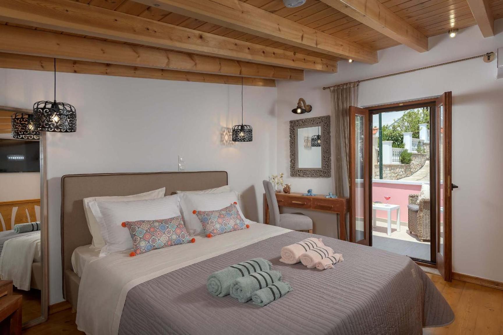 Captain'S Memories Stylish Harbour Apartments Chalki Town Extérieur photo