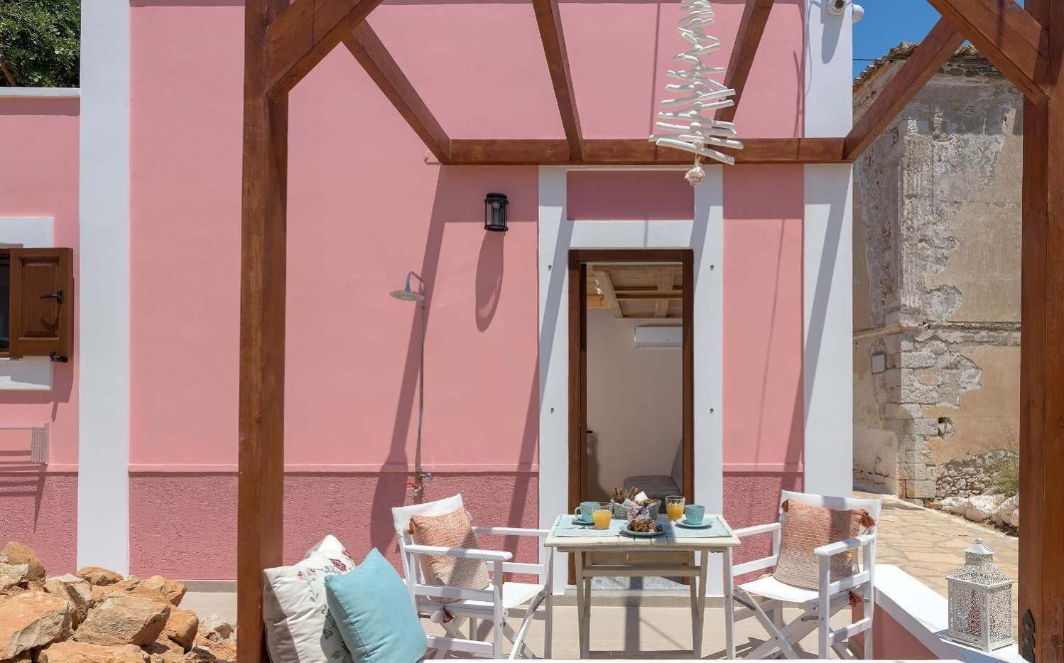 Captain'S Memories Stylish Harbour Apartments Chalki Town Extérieur photo